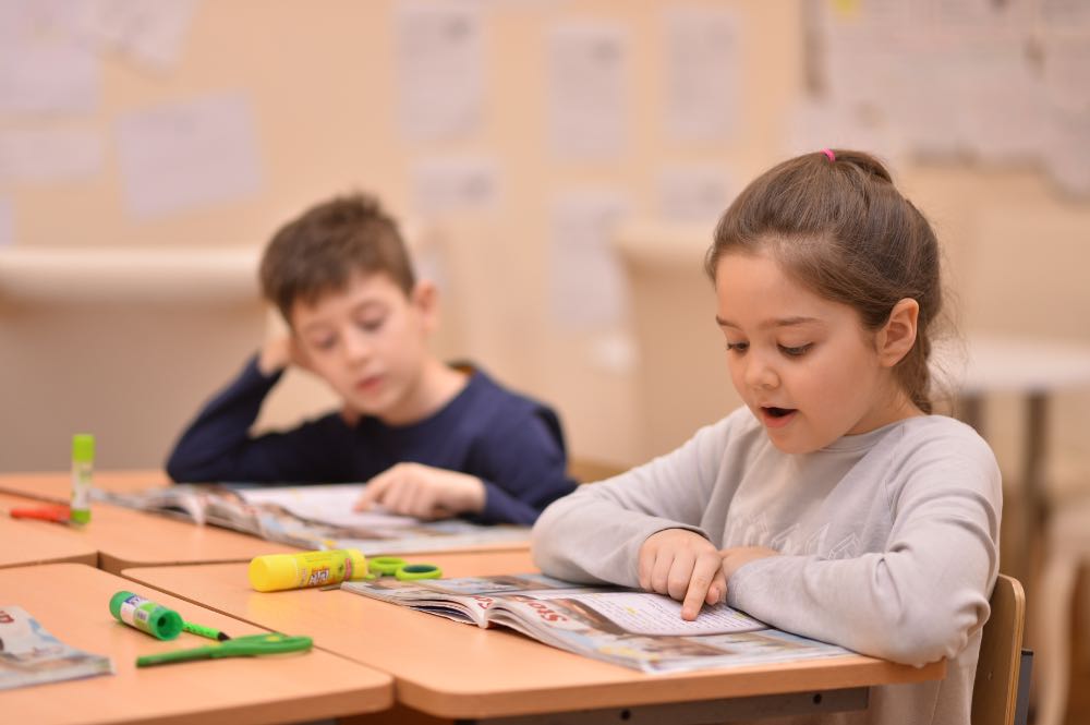 В школе состоит в том. Детей 6 лет класс 1. Занятия с школьником дома. Baku International School. Школьный сектор ШКБ.