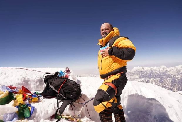 Азербайджанской альпинист покорил Эверест
