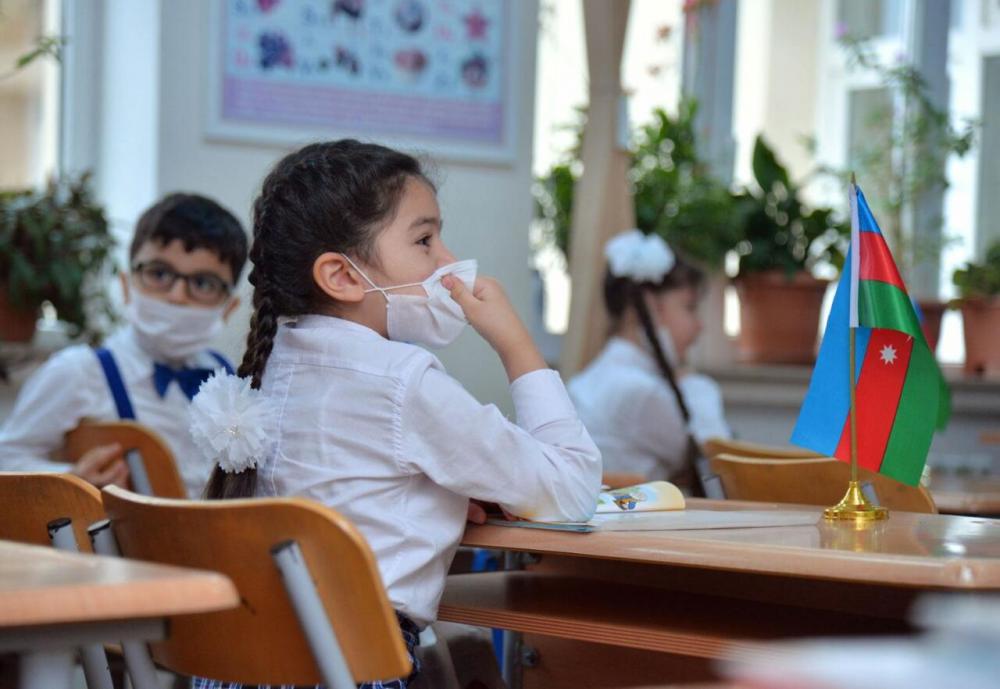 В Азербайджане могут ввести новую школьную форму