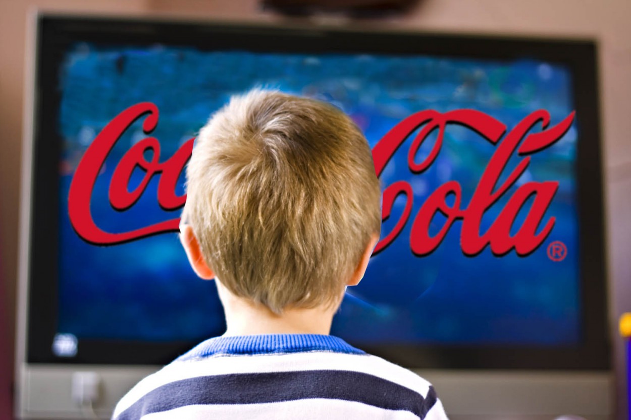 Испания запретит рекламу пищи и напитков для детей