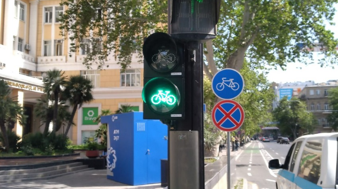 В Баку на светофорах установлены секции с LED-подсветкой