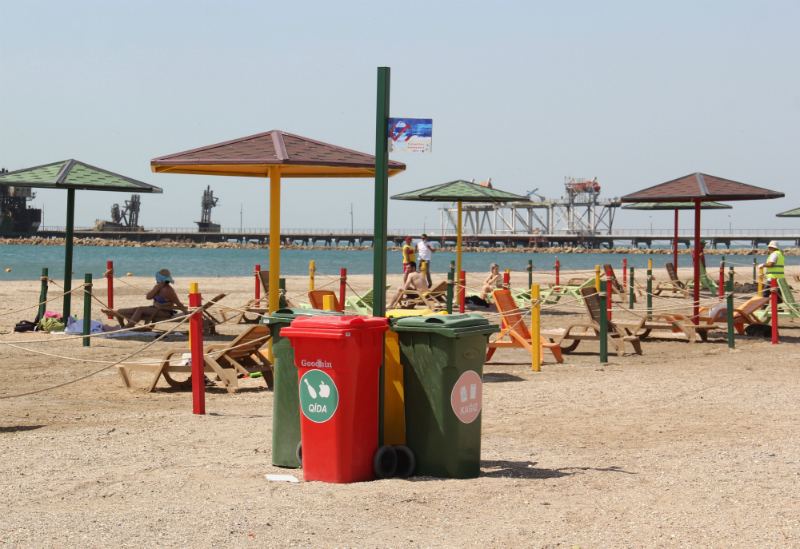 В Баку открылся образцовый общественный пляж