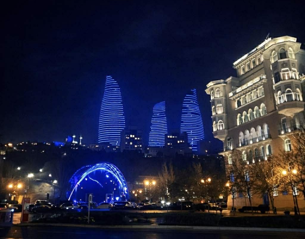 Баку засиял синим в поддержку людей с аутизмом