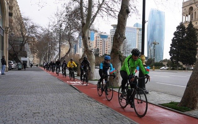 В Баку будет проложена велосипедная дорожка