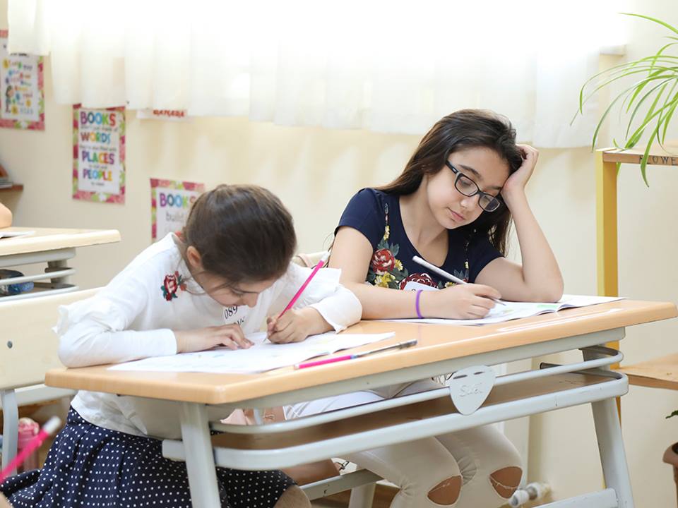 Началось размещение учащихся лицеев “İstək” в другие школы
