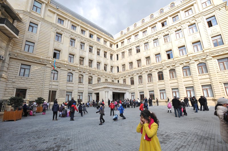 В азербайджанских школах все классы станут специализированными

