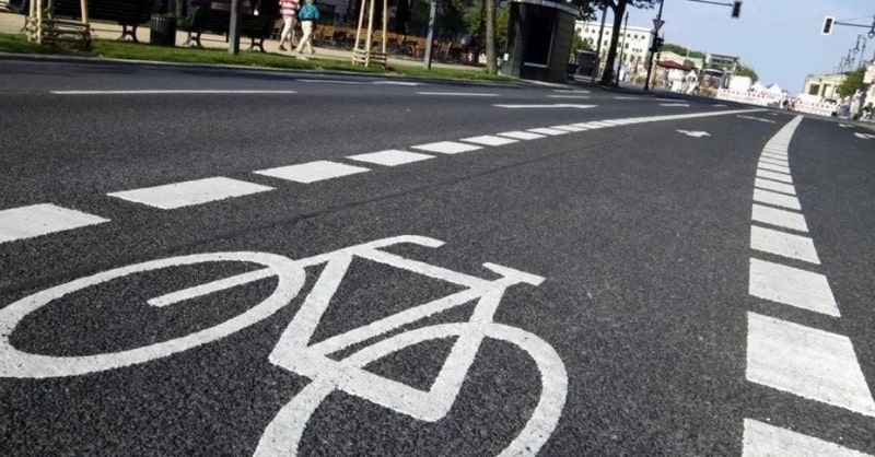 В Баку началось строительство велосипедной дорожки