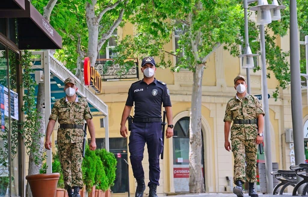 В Азербайджане смягчается карантинный режим