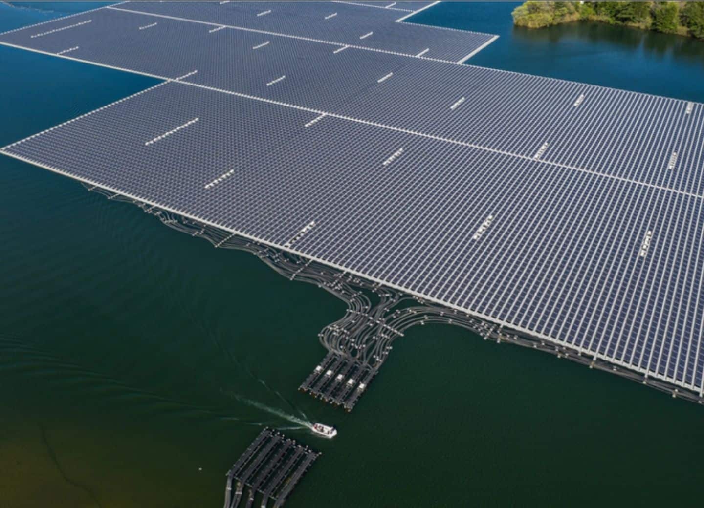 В Баку будет построена плавучая солнечная электростанция 
