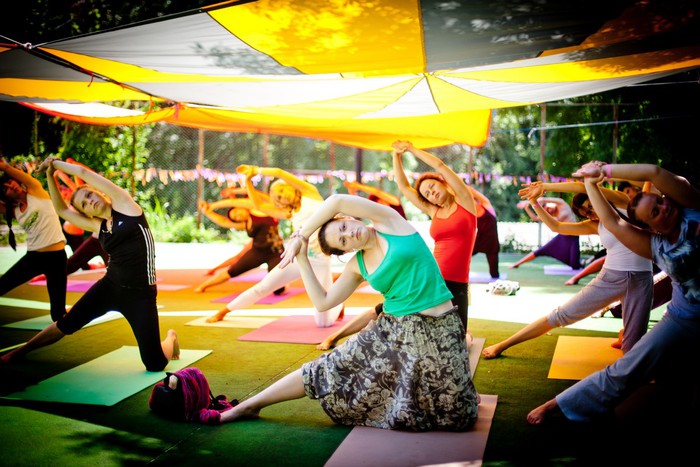 Фестиваль йоги на открытом воздухе
