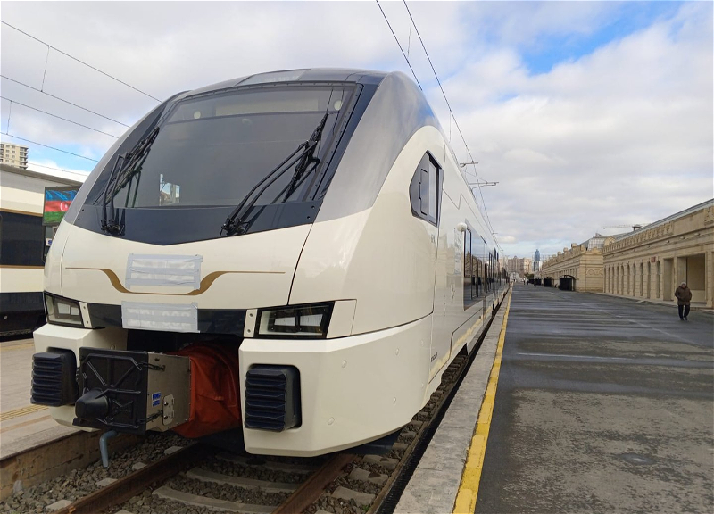 АЖД доставила в Баку новые поезда Stadler
